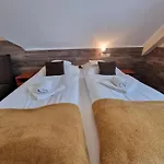 Helena & Hotel 3*