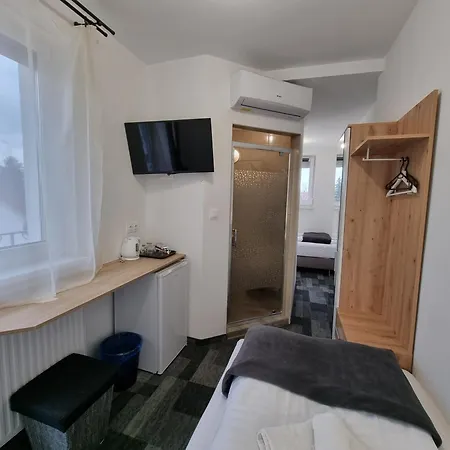 Hotel Helena & Levél