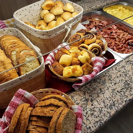 Helena & فندق Levél