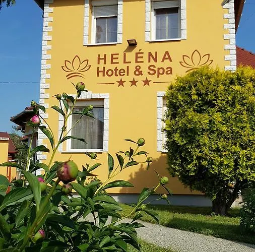 Helena & 3*