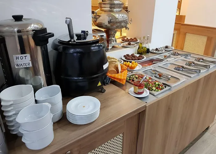 Helena & Hotel 3*